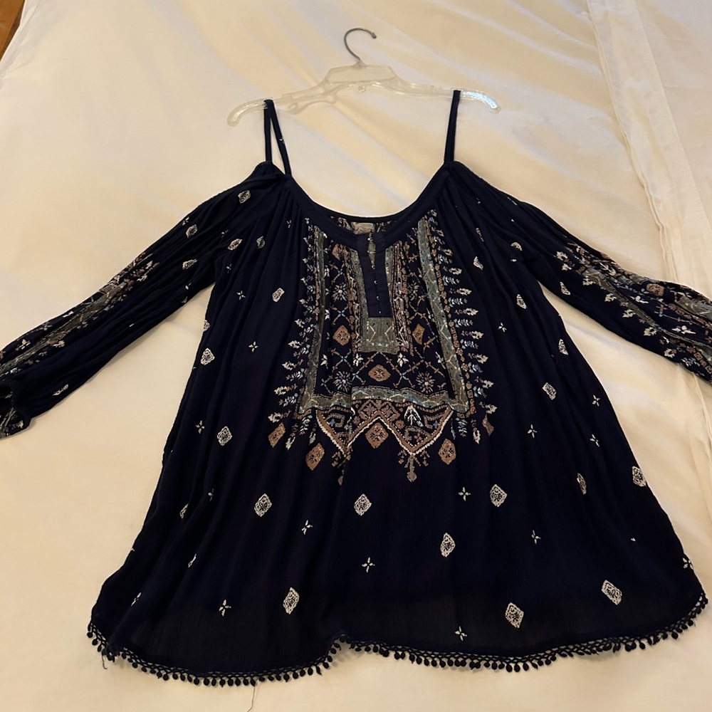 Multicolored off the shoulders peasant blouse. Size L